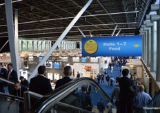 Via deze roltrap kwamen bezoekers in hal 7 terecht.